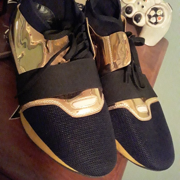 balenciaga race runner gold